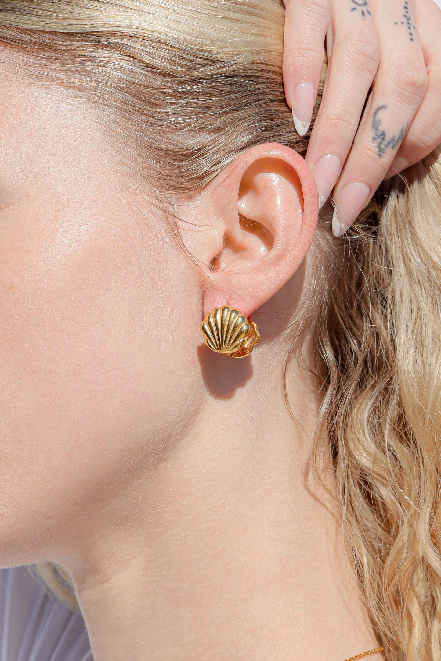 18K Gold PVD Stainless Steel Shell Huggie Earrings