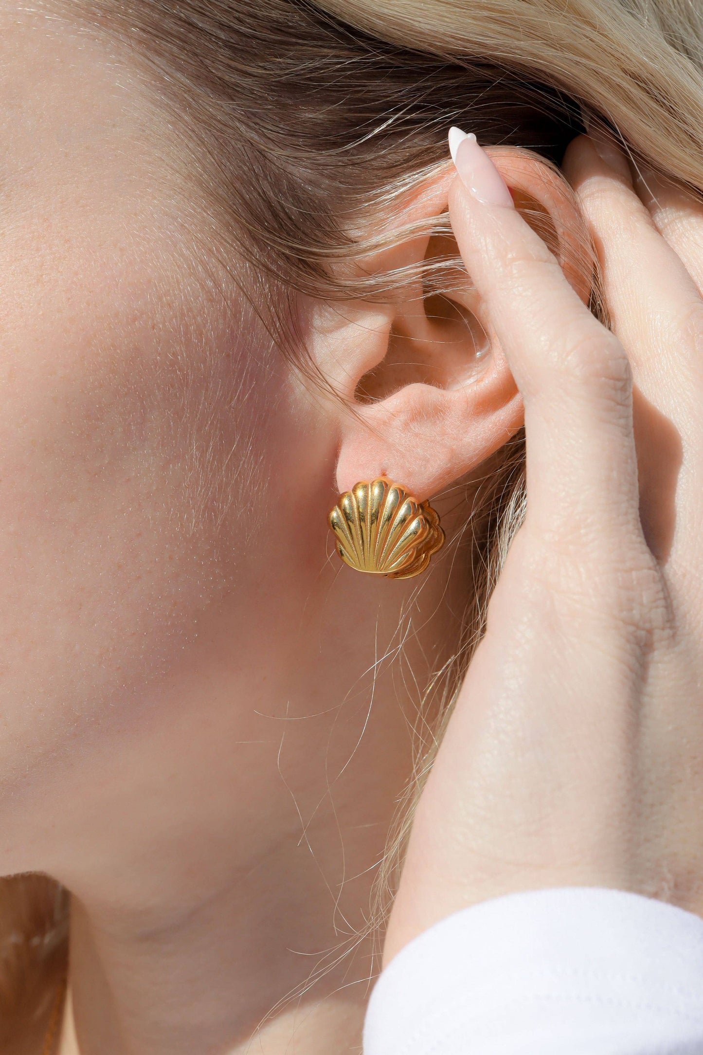 18K Gold PVD Stainless Steel Shell Huggie Earrings