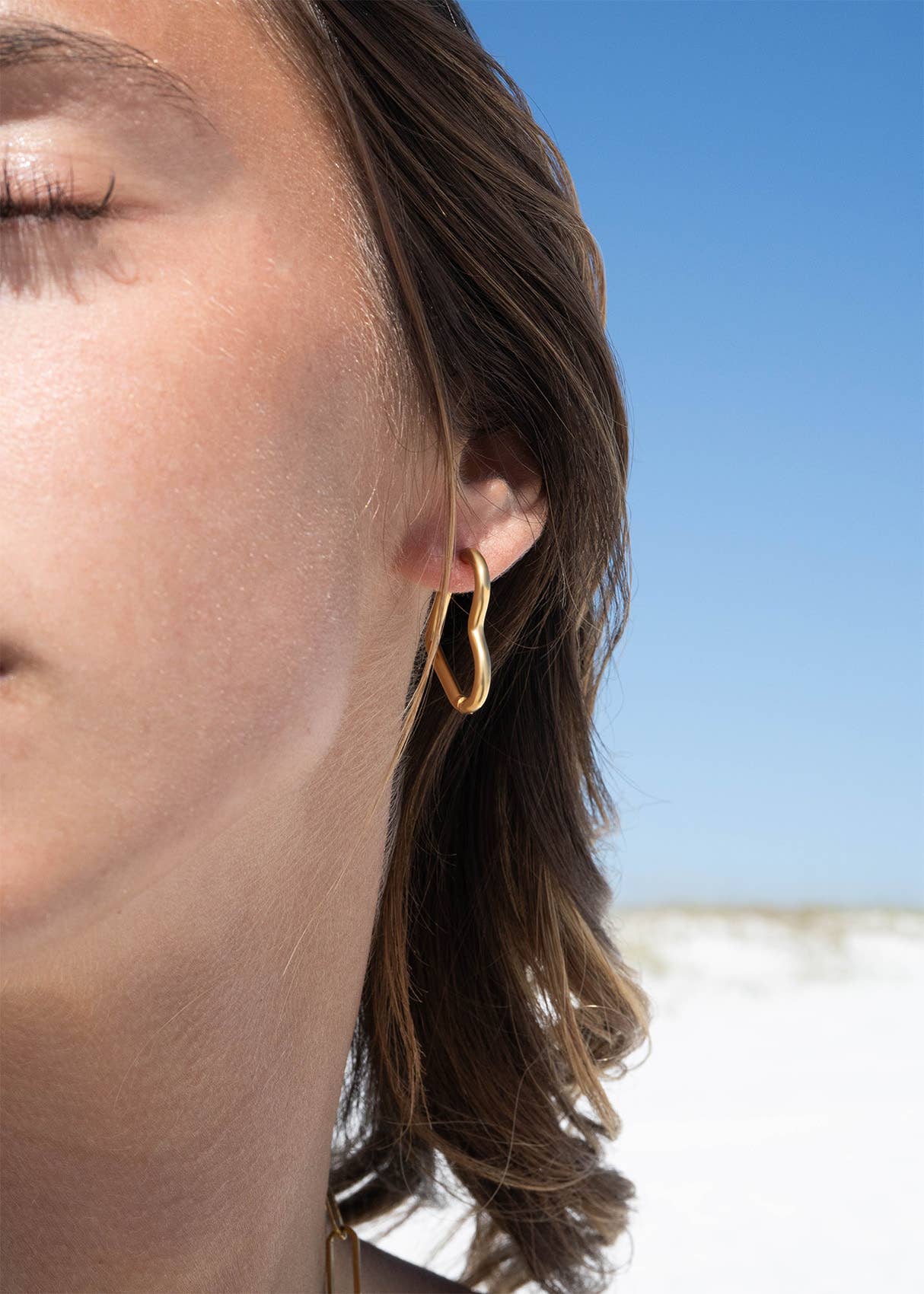 18K Gold PVD Stainless Steel Heart Hoop Earrings / ERJ0007