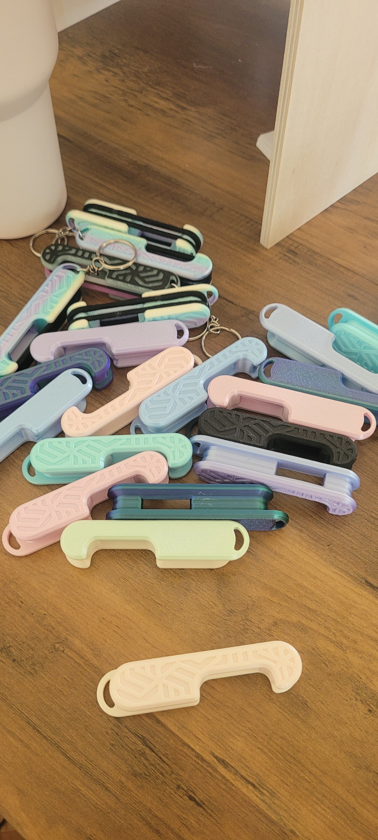 Hair tie holder keychain